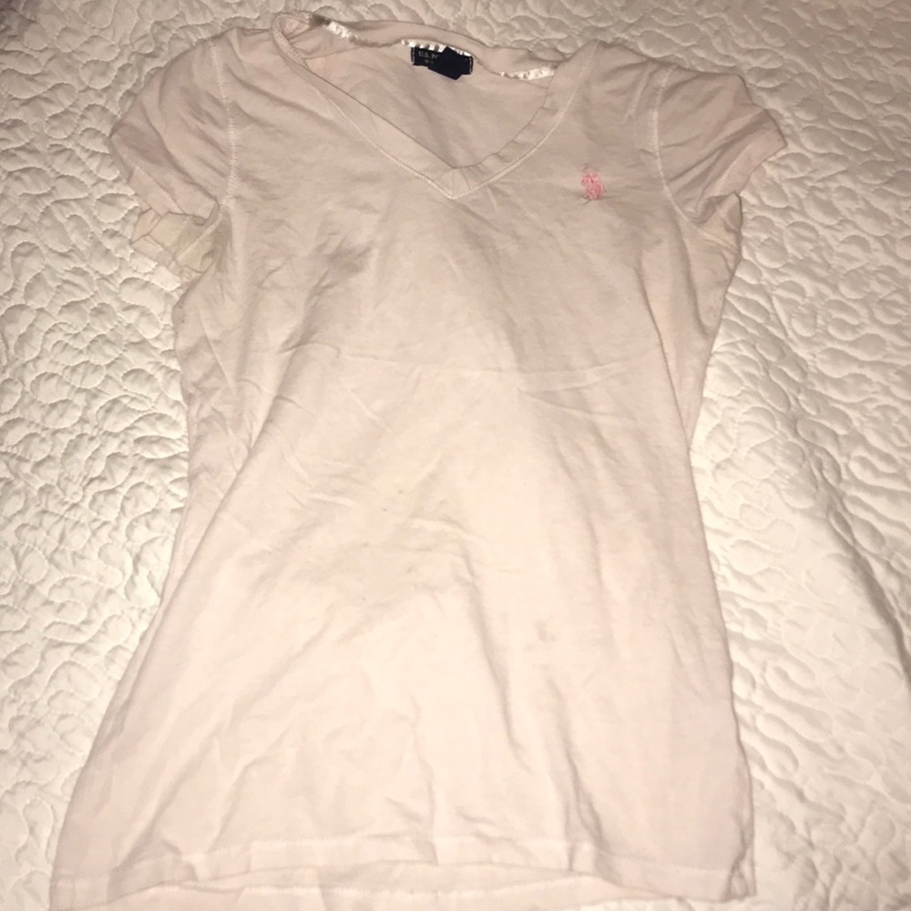 A t shirt and light pink